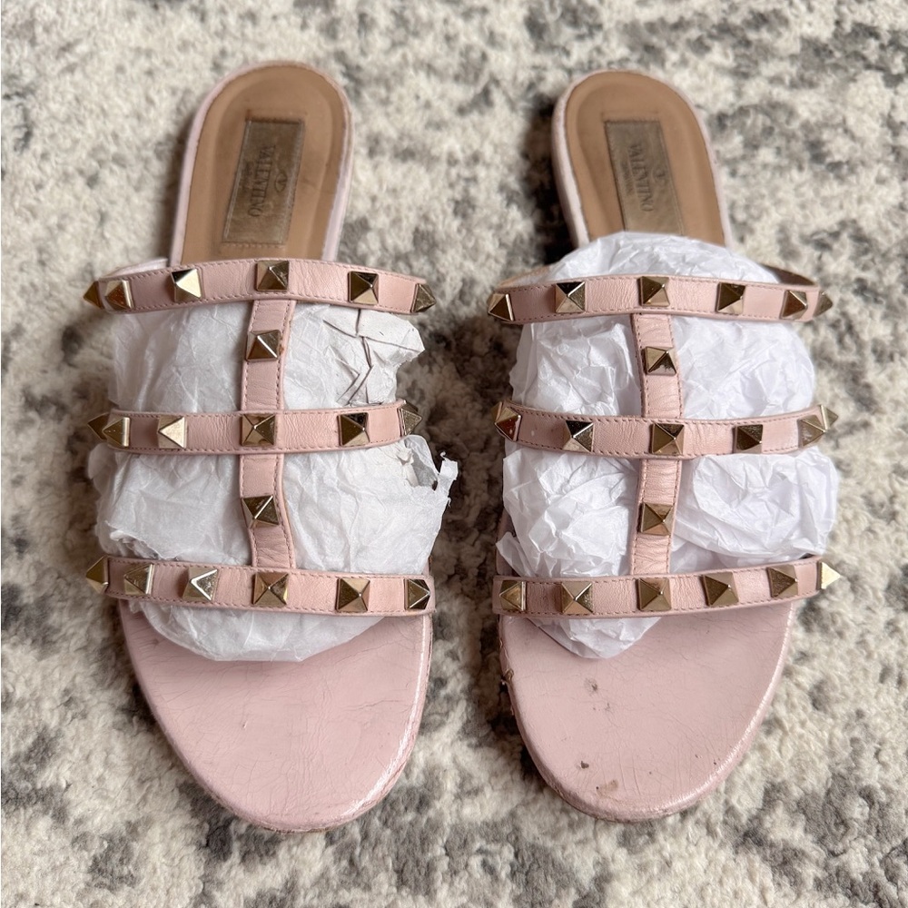 Valentino Garavani Pink Rockstud Leather Slide Sandals - Picture 2 of 12